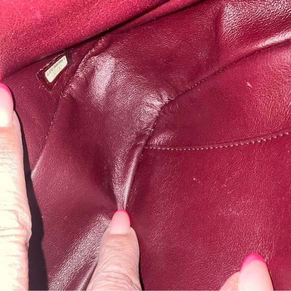 CHANEL beige flap bag with rich gold hardware. Original dust bag & box. - Picture 7 of 9